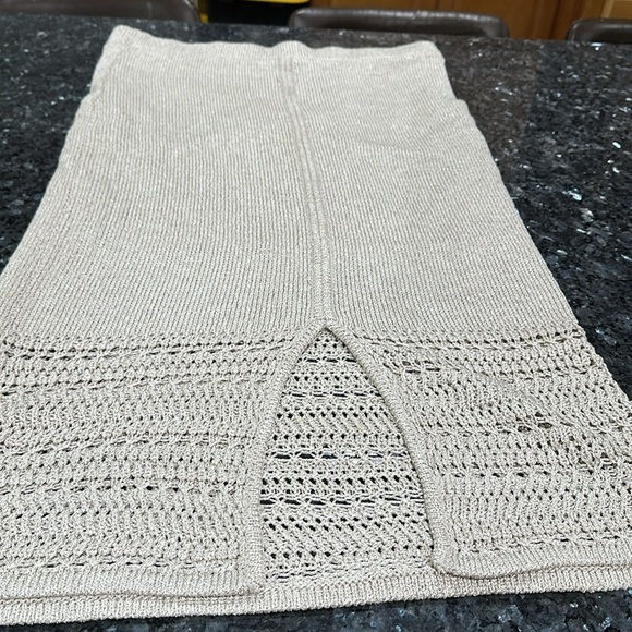 Eva Mendes New York and Company Beige knitted bottoms sets - Picture 13 of 16